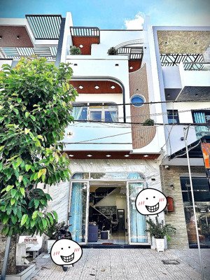 bán nhà mặt tiền vạn hạnh, quận 10 kinh doanh tốt, giá cực tốt!