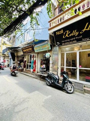 cần bán nhà mặt tiền đường giáp bát quận hoàng mai tổng diện tích 54m, ngang 9m, 2 tầng giá 13,5 tỷ