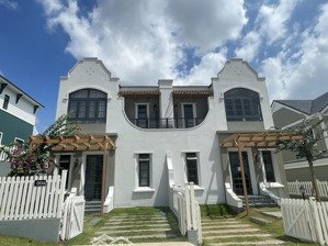 chuyển nhượng biệt thự ngay clubhouse, hồ bơi khu 4 - florida1 giá: 4.5 tỷ bao thuế phí 