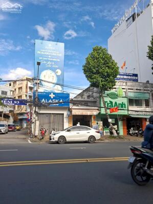 Cho thuê nhà căn góc mặt tiền trần hưng đạo, gần ngã ba trần hưng đạo