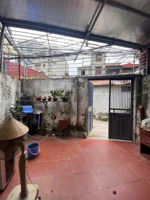 cho thuê nhà riêng nguyễn chính (gần khu đô thị ao sào) - 70 m2, 1 khách, 1 ngủ, xe 1.25 đỗ cửa.