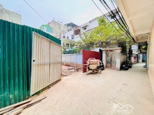 trung tâm hai bà trưng-5 phút lên hồ gươm-7 căn xây mới-ngõ rộng nông-10m ra mặt phố