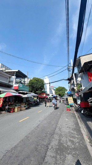 nhà 2 mặt tiền thoáng mát ngay chợ tân hương- diện tích lớn 8x13m giá bán chỉ 11.5 tỷ tl