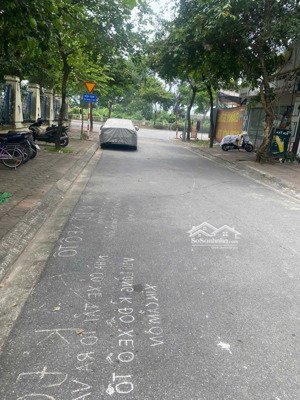 nhà đẹp phúc lợi, ô tô vỉa hè kinh doanh, sổ vuông đẹp.