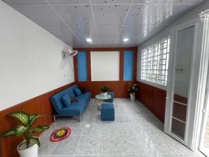 nhà riêng giá rẻ - đường 10m oto đậu của - 690tr