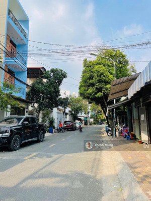 duy nhất còn 1 căn nhà mặt tiền đường 185 đang bán ra thị trường. 5m x 20m. 1 trệt 2 lầu 10,8 tỷ