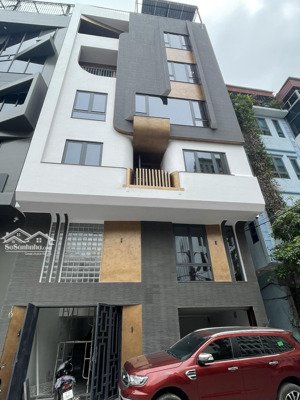 cho thuê nhà nguyên căn tại mạc thái tổ . dt : 68 m * 6 tầng . mt : 5 m . chia phòng. giá 25 triệu