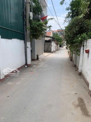 bán nhà đức thượng lô góc ô tô đỗ cửa s= 35m2 mt=11m giá chào 5.2tỷ.