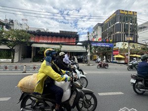 mặt tiền 205a lê quang định, 9x26m nở hậu 18m, cn: 318.6m2, giá chỉ 52 tỷ (163 triệu/m2)