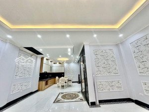 bán nhà p trung hoà, lô góc 3 thoáng, nở hậu, thang máy nk, ô tô vào nhà, ngõ thông, kd đỉnh