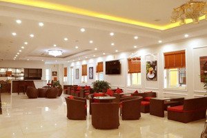 cắt lỗ sâu căn góc khách sạn kinh doanh tốt cách bãi tắm bãi cháy chỉ hơn 200m. lh 