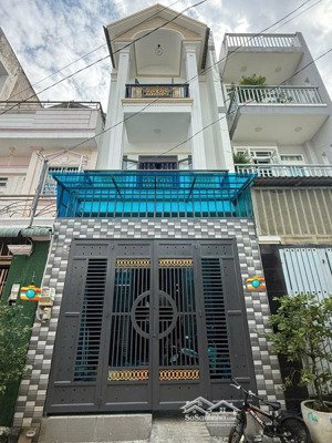 nhà đẹp hiếm có ngay gần vạn phúc hẻm xe hơi giá chỉ 5,5 tỷ, 3 tầng, sân thượng,thủ đức,