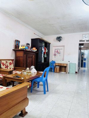 cần bán nhà tập thể quan hoa - cầu giấy - 70m - ô tô đỗ cửa - nguyên bản