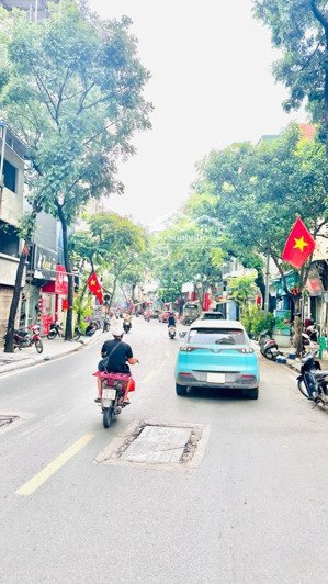 bán nhà phố thuỵ khuê, ô tô ngủ trong nhà, view hồ tây: 38m2 7 tầng, 18 tỷ có lùi