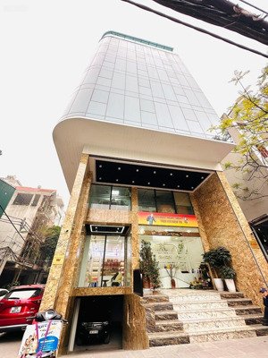 toà building vương thừa vũ , dt 190m x 8t mt 7m , thang máy, pccc, vỉa hè rộng, hầm để xe ,dt 150tr