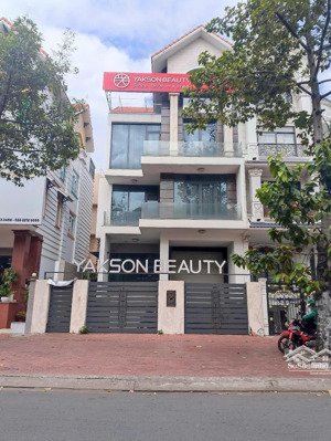 ngộp bank bán gấp ngay mặt tiền song hành, q2 - dt:8 x20m 4tầng + tm - hđt: 120tr/th - giá bán 38tỷ