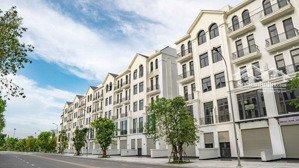 bán nhà phố 108m2 căn xẻ khe 5.5 tầng giá 18.5 tỷ cực đẹp . lh: 