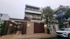 gía giảm từ 48 tỷ về 39 tỷ! villa mặt tiền thảo điền -(8 x 22m) 4 tầng có hồ bơi - hđt 120tr