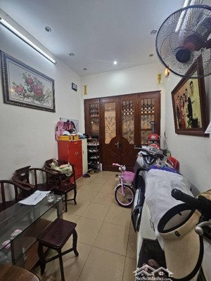 bán nhà đội cấn, dt33m, sát phố, gần ô tô, 2 thoáng trước sau, ô chờ thang máy.