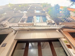 **giảm sốc căn nhà- phố cầu giấy- khu vip hiếm nhà bán 34 m2 - 5 tầng- mt3,4m / giá 7,5 tỷ *nhà