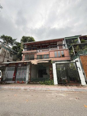 chính chủ cho thuê mặt bằng rộng 210m2 - view hồ tây