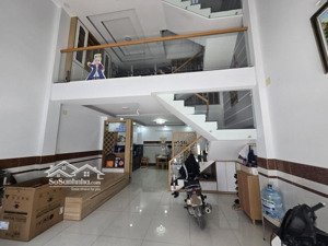 nhà đẹp 4 tầng 4pn 5wc ngay trung tâm long trường. xe hơi ngủ trong nhà. trước nhà oto tránh nhau