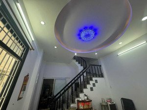 duy nhất nhà 3 mặt thoáng góc 2 mặt tiền gần vincom và quảng trường 2/4