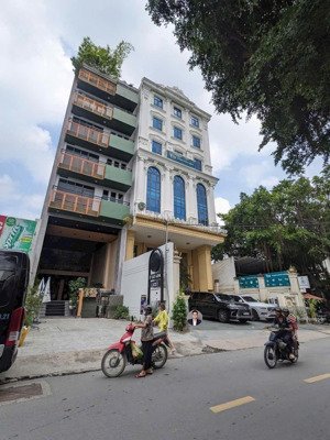 siêu mặt tiền ngang 23m ngay quốc hương - thảo điền - dt 23x30m - xd: hầm 7 tầng - giá 125 tỷ tl