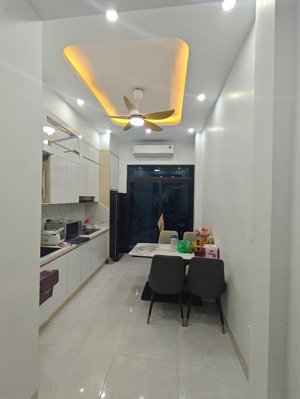 10,5 tỷ, nguyên hồng, 43m2 * 4t. nhà mới full nội thất , 2 thoáng , mt 3,5m