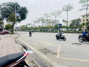 Bán nhà mặt phố Ngô Gia Tự 70m2 vị trí đẹp hai mặt thoáng kinh doanh tốt 19 tỷ