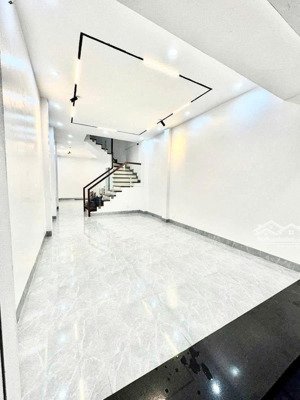 cầu giấy , 46m2*5t, mt 3,6m, 15,8 tỷ. nhà mặt ngõ ô tô tránh, vỉa hè kinh doanh . 20m ra phố .