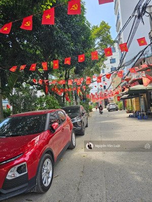 phải nhanh nhà ngoại giao đoàn 50m, 6 tầng nhà mới thang máy , ô tô đỗ , trước nhà 4m thoáng sáng