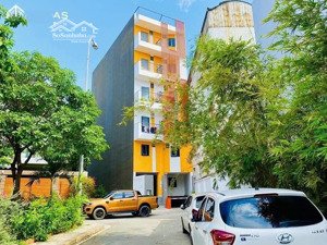 trống lại 2 phòng ngủ - full nội thất, máy giặt riêng- thang máy - gần mai chí thọ