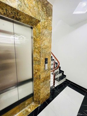 bán nhà xuân thủy cầu giấy - nhà đẹp thang máy - 20m ra ô tô gần phố - ngõ thông - hơn 11 tỷ