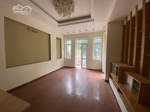 cho thuê nhà nguyên căn phố nguyễn thị định, cầu giấy. dt 60m2, 5 tầng. ngõ oto. giá 32 triêu/thg