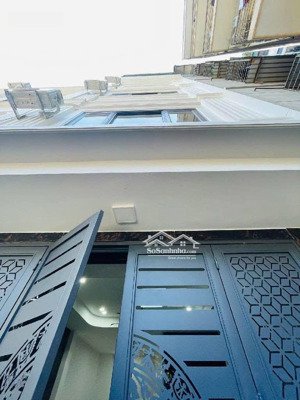 chỉ 8,1 tỷ có nhà thang máy mỹ đình