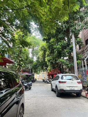 bán nhà hoàng cầu - 26.5 tỷ gần phố thái hà, đống đa - 75m2- 4 tầng - phân lô -kd- ô tô đỗ cửa .