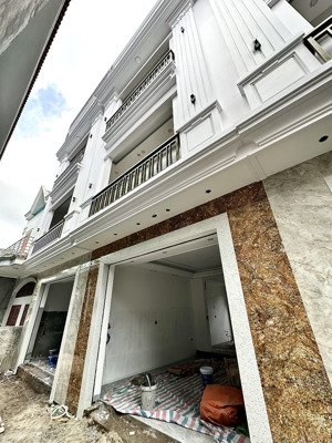 nhà mặt ngõ phố văn cao - cách mặt đường đúng 10m - oto đỗ sát nhà