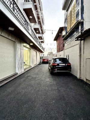 nhà nguyễn bỉnh khiêm oto 7 chỗ đỗ cửa ngày đêm, đón đầu dự án cầu sang vũ yên. mua là lãi