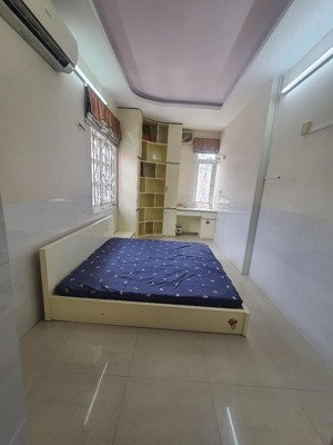 cho thuê phòng nội thất cơ bản ngay học viện hành chính