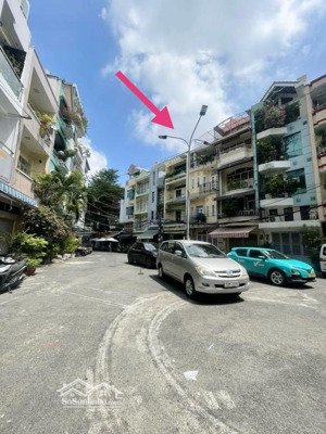 nhà 68m² quận 10 thành thái ngay ubnd ngang 4.2m x 17m vuông vức a4 ô tô ngủ trong nhà 5 tầng,