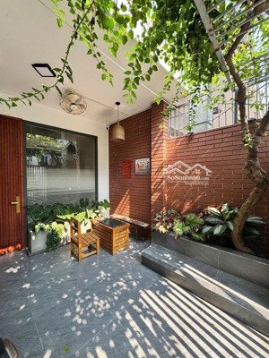 bán nhà 2 tầng thiết kế đẹp cách biển chỉ 300m - sẵn dòng tiền 25tr/tháng