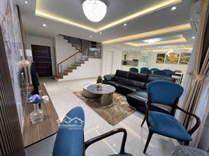 102 penthhouse sky 3 225m2, căn góc 2 ban công 4pn 4wc cho thuê 50tr bán 14.8 tỷ