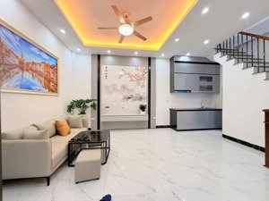 bán căn nhà xây mới kẻ tạnh giang biên 30m 5 tầng 20m ra đường ô tô tránh bạt ngàn tiện ích 5,95 tỷ