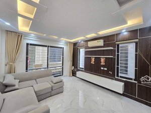 nhà quan hoa, ngõ thông rộng thoáng, mặt ngõ kinh doanh, gần phố, trước nhà 3m, ba gác phi tận cửa