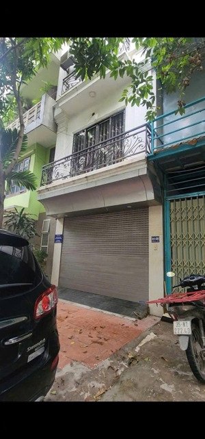 bán căn nhà 4 tầng, dt50m2, đường và vỉa hè rộng 13 mét phường la khê, quận hà đông, hà nội