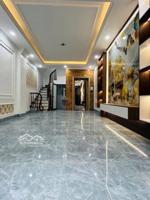 nhà đẹp, ngõ rộng thẳng ô tô tránh, kinh doanh, chỉ nhỉnh 8 tỷ về ở luôn.