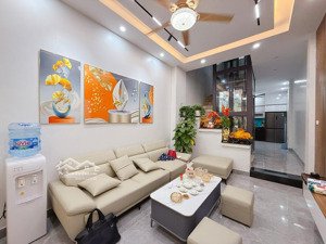 11.8 tỷ-65m2-4 tầng thang máy-ngõ thông sát ô tô-hoàng mai-mai động