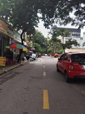 bán nhà mặt phố nguyễn văn hưởng việt hưng 60m² , mt 5m , 4 tầng ôtô tránh vỉa hè giá 16,5 tỷ .