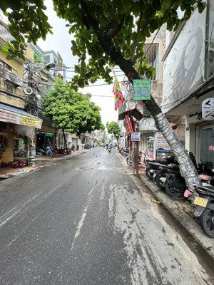 bán nhà mặt đường miếu hai xã lô góc đang cho thuê kinh doanh buôn bán.vị trí đẹp .dân cư đông đúc